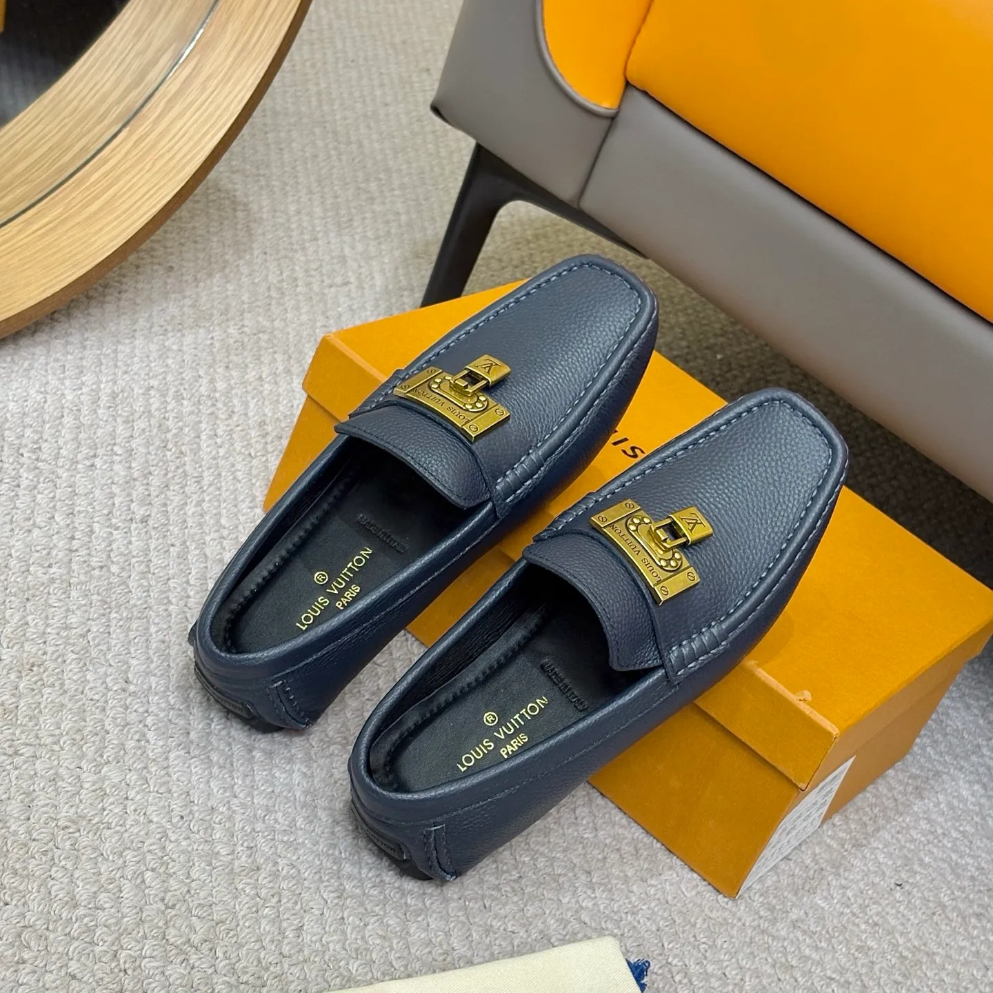 Men's men's shoes 💰420 (Yangli) LV 2⃣️0⃣️2⃣️5️⃣Spring and summer counter GLORIA series models ✈️Original factory special leather production, original last type. A classic driving slip-on casual shoe that shows an elegant style with exquisite craftsmanship details such as Monogram embossing all over the upper🌀Italian imported calfskin fabric Sheepskin foot pads➕Inside～Private mold replica sole Unique style Comfortable driving slip-on Size: 4-12 (38-46) Comes with [Counter packaging: original box, wrapping paper, card, instruction manual, shoehorn, cloth bag] No pressure to enter and leave the counter!